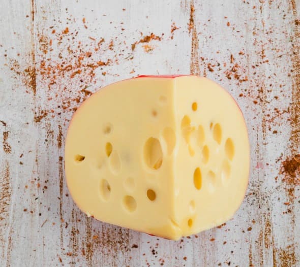 todos los nutrientes del queso emental
