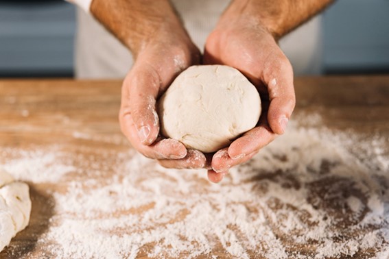 Hidratación en la textura de la masa de la pizza